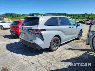 Trzecie zdjęcie samochodu z tyłu: 2026 TOYOTA SIENNA WOODLAND EDITION VIN:5TDCSKFC9TS247099 - miniatura