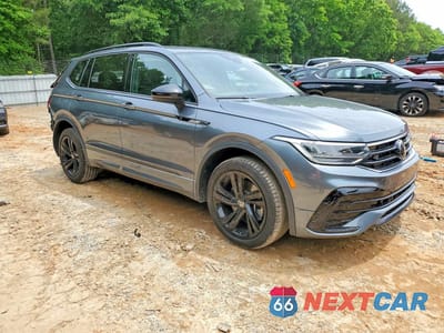 Czwarte zdjęcie samochodu z boku: 2023 VOLKSWAGEN TIGUAN SE R-LINE BLACK VIN:3VVCB7AX5PM039560 - miniatura