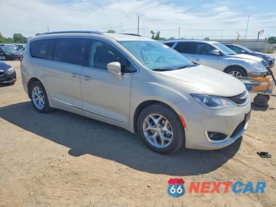 Czwarte zdjęcie samochodu z boku: 2017 CHRYSLER PACIFICA TOURING L PLUS VIN:2C4RC1EG7HR759515 - miniatura
