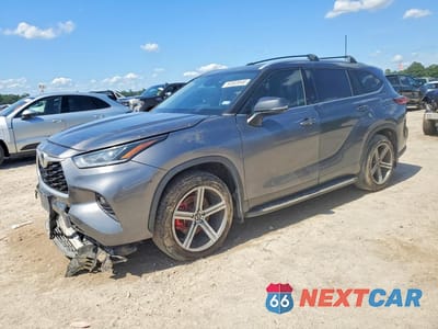 2022 TOYOTA HIGHLANDER XLE 5TDGZRAH9NS135947 - główne zdjęcie licytacji z USA - miniatura