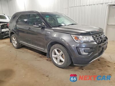 Czwarte zdjęcie samochodu z boku: 2017 FORD EXPLORER XLT VIN:1FM5K8D88HGB38446 - miniatura