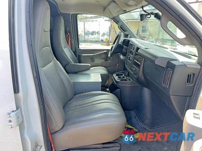Piąte zdjęcie samochodu w środku: 2018 CHEVROLET EXPRESS G2500 VIN:1GCWGAFP0J1185596 - miniatura