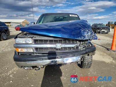 Piąte zdjęcie samochodu w środku: 2001 CHEVROLET SILVERADO K1500 VIN:1GCEK19T61E207841 - miniatura