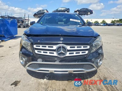 Piąte zdjęcie samochodu w środku: 2018 MERCEDES-BENZ GLA 250 4MATIC VIN:WDCTG4GB0JJ439146 - miniatura