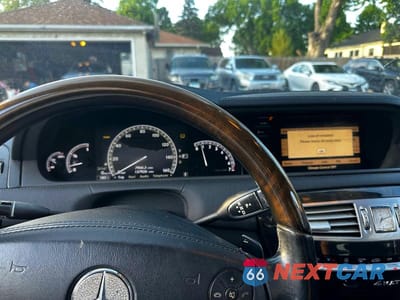 Zdjęcie 9 z 12 samochodu: 2011 MERCEDES-BENZ CL 550 4MATIC VIN:WDDEJ9EB2BA026779 - miniatura