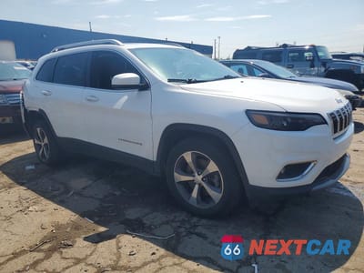 Czwarte zdjęcie samochodu z boku: 2019 JEEP CHEROKEE LIMITED VIN:1C4PJMDX1KD228546 - miniatura
