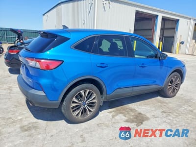 Trzecie zdjęcie samochodu z tyłu: 2021 FORD ESCAPE SE VIN:1FMCU9G67MUB06908 - miniatura