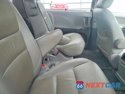Zdjęcie 11 z 13 samochodu: 2017 TOYOTA SIENNA LE VIN:5TDKZ3DC9HS831798 - miniatura