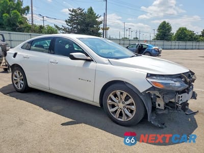 Czwarte zdjęcie samochodu z boku: 2019 CHEVROLET MALIBU LT VIN:1G1ZD5ST9KF204157 - miniatura