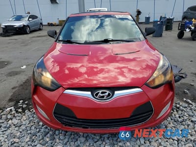 Piąte zdjęcie samochodu w środku: 2013 HYUNDAI VELOSTER BASE VIN:KMHTC6AD6DU122297 - miniatura