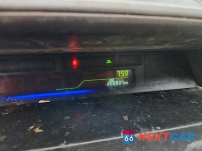 Zdjęcie 9 z 12 samochodu: 2017 TOYOTA PRIUS V TWO VIN:JTDZN3EU2HJ066481 - miniatura