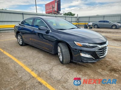Czwarte zdjęcie samochodu z boku: 2025 CHEVROLET MALIBU LT VIN:1G1ZD5ST9SF142758 - miniatura