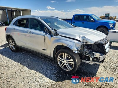 Czwarte zdjęcie samochodu z boku: 2017 MERCEDES-BENZ GLA 250 4MATIC VIN:WDCTG4GB3HJ305452 - miniatura