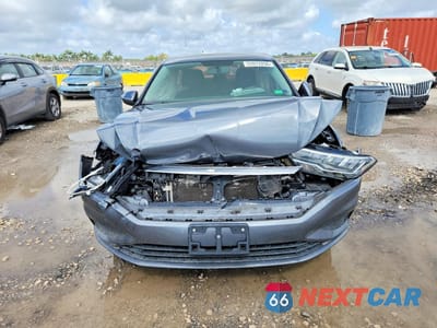 Piąte zdjęcie samochodu w środku: 2019 VOLKSWAGEN JETTA S VIN:3VWCB7BU2KM141083 - miniatura
