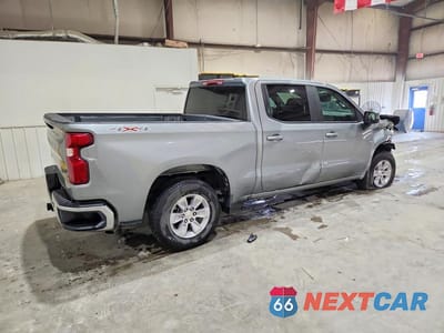 Trzecie zdjęcie samochodu z tyłu: 2026 CHEVROLET SILVERADO K1500 LT VIN:2GCUKDED3T1114615 - miniatura