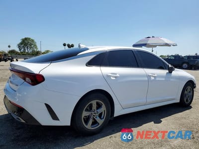 Trzecie zdjęcie samochodu z tyłu: 2021 KIA K5 LXS VIN:5XXG14J22MG065987 - miniatura
