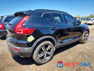 Trzecie zdjęcie samochodu z tyłu: 2019 VOLVO XC40 T5 R-DESIGN VIN:YV4162UM7K2048658 - miniatura