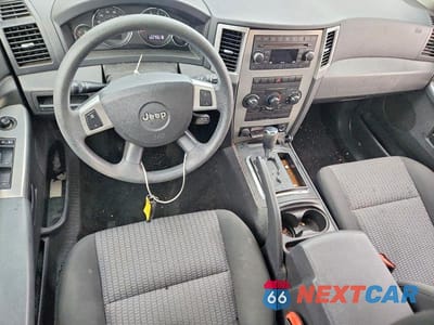 Zdjęcie 8 z 13 samochodu: 2008 JEEP GRAND CHEROKEE LAREDO VIN:1J8GR48K08C224468 - miniatura
