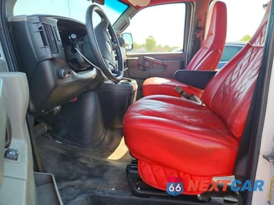 Zdjęcie 7 z 14 samochodu: 2018 CHEVROLET EXPRESS G2500 VIN:1GCWGAFGXJ1911674 - miniatura