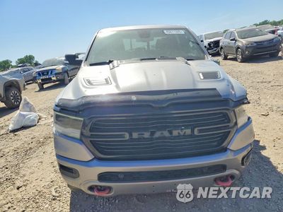 Piąte zdjęcie samochodu w środku: 2020 RAM 1500 LARAMIE VIN:1C6SRFJT2LN328402 - miniatura