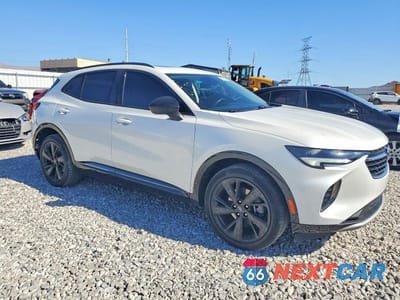 Czwarte zdjęcie samochodu z boku: 2023 BUICK ENVISION ESSENCE VIN:LRBFZNR48PD067661 - miniatura