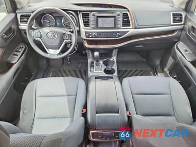 Zdjęcie 8 z 13 samochodu: 2015 TOYOTA HIGHLANDER LE VIN:5TDBKRFH2FS177658 - miniatura