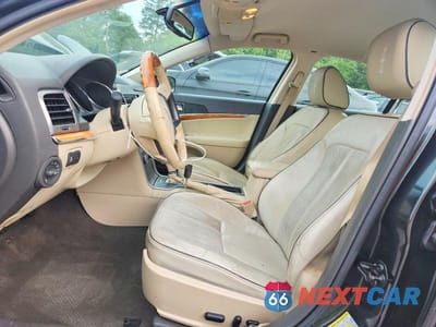 Zdjęcie 7 z 12 samochodu: 2010 LINCOLN MKZ VIN:3LNHL2GC5AR638585 - miniatura
