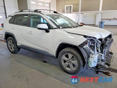 Czwarte zdjęcie samochodu z boku: 2023 TOYOTA RAV4 XLE VIN:2T3P1RFVXPC344901 - miniatura