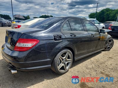 Trzecie zdjęcie samochodu z tyłu: 2010 MERCEDES-BENZ C 63 AMG VIN:WDDGF7HB6AF429434 - miniatura