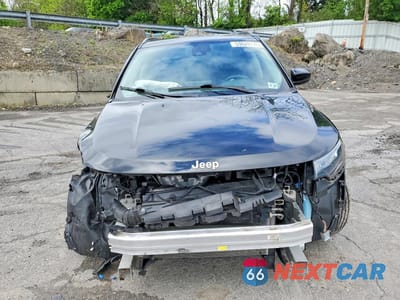 Piąte zdjęcie samochodu w środku: 2022 JEEP COMPASS LATITUDE VIN:3C4NJDBB9NT148764 - miniatura