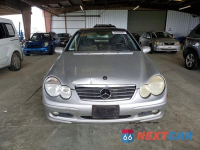 Piąte zdjęcie samochodu w środku: 2002 MERCEDES-BENZ C 230K SPORT COUPE VIN:WDBRN47J12A214683 - miniatura