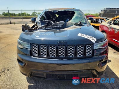 Piąte zdjęcie samochodu w środku: 2020 JEEP GRAND CHEROKEE LAREDO VIN:1C4RJEAG3LC370987 - miniatura