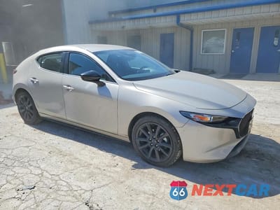 Czwarte zdjęcie samochodu z boku: 2024 MAZDA 3 VIN:JM1BPAKM4R1714702 - miniatura