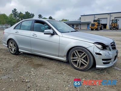 Czwarte zdjęcie samochodu z boku: 2012 MERCEDES-BENZ C 300 4MATIC VIN:WDDGF8BB8CR210944 - miniatura