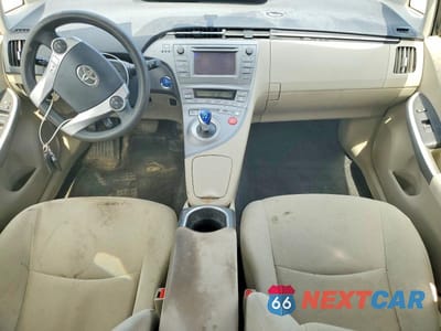 Zdjęcie 8 z 12 samochodu: 2014 TOYOTA PRIUS TWO VIN:JTDKN3DU6E1786851 - miniatura