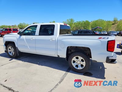 Drugie zdjęcie samochodu z przodu: 2017 CHEVROLET SILVERADO K1500 LT VIN:3GCUKREC6HG431016 - miniatura