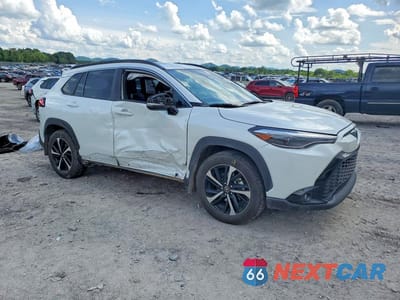Czwarte zdjęcie samochodu z boku: 2025 TOYOTA COROLLA CROSS HYBRID XSE VIN:7MUFBABG4SV086441 - miniatura