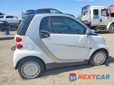 Trzecie zdjęcie samochodu z tyłu: 2012 SMART FORTWO PURE VIN:WMEEJ3BA1CK574384 - miniatura