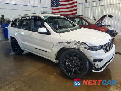 Czwarte zdjęcie samochodu z boku: 2022 JEEP GRAND CHEROKEE LAREDO E VIN:1C4RJFAG6NC114190 - miniatura