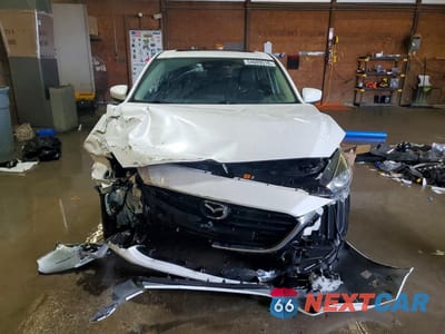 Piąte zdjęcie samochodu w środku: 2017 MAZDA 3 TOURING VIN:JM1BN1L31H1146046 - miniatura