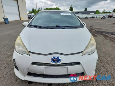 Piąte zdjęcie samochodu w środku: 2013 TOYOTA PRIUS C TWO VIN:JTDKDTB32D1050727 - miniatura