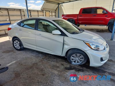 Czwarte zdjęcie samochodu z boku: 2017 HYUNDAI ACCENT SE VIN:KMHCT4AE9HU252853 - miniatura