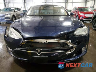 Piąte zdjęcie samochodu w środku: 2013 TESLA MODEL S VIN:5YJSA1CN4DFP08570 - miniatura