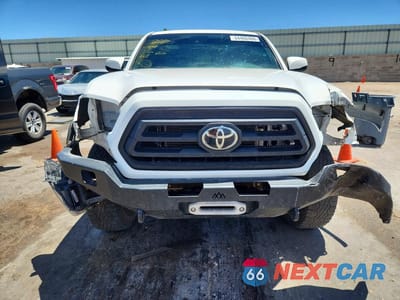 Piąte zdjęcie samochodu w środku: 2022 TOYOTA TACOMA TRD OFF-ROAD VIN:3TMCZ5AN9NM470364 - miniatura