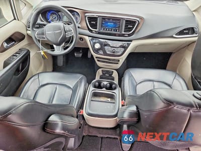 Zdjęcie 8 z 14 samochodu: 2021 CHRYSLER VOYAGER LXI VIN:2C4RC1DG0MR521162 - miniatura