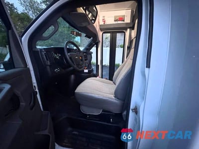 Zdjęcie 13 z 15 samochodu: 2017 CHEV EXPRESS G3500 VIN:1GB3GRBGXH1105601 - miniatura