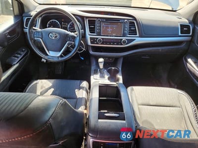 Zdjęcie 8 z 13 samochodu: 2017 TOYOTA HIGHLANDER LE PLUS VIN:5TDBZRFH7HS381385 - miniatura
