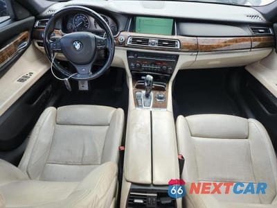 Zdjęcie 8 z 12 samochodu: 2013 BMW 750 XI VIN:WBAYB6C55DC997991 - miniatura