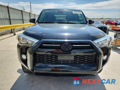 Piąte zdjęcie samochodu w środku: 2020 TOYOTA 4RUNNER SR5 VIN:JTEZU5JR2L5228056 - miniatura