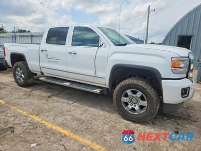 Czwarte zdjęcie samochodu z boku: 2016 GMC SIERRA K2500 DENALI VIN:1GT12UE89GF223469 - miniatura